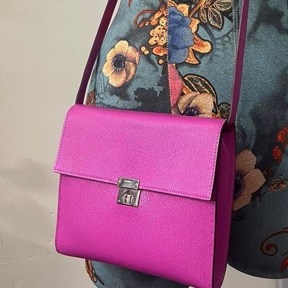 Auth HERMES Clic 16 - Magnolia Chevre C Other Style Wallet